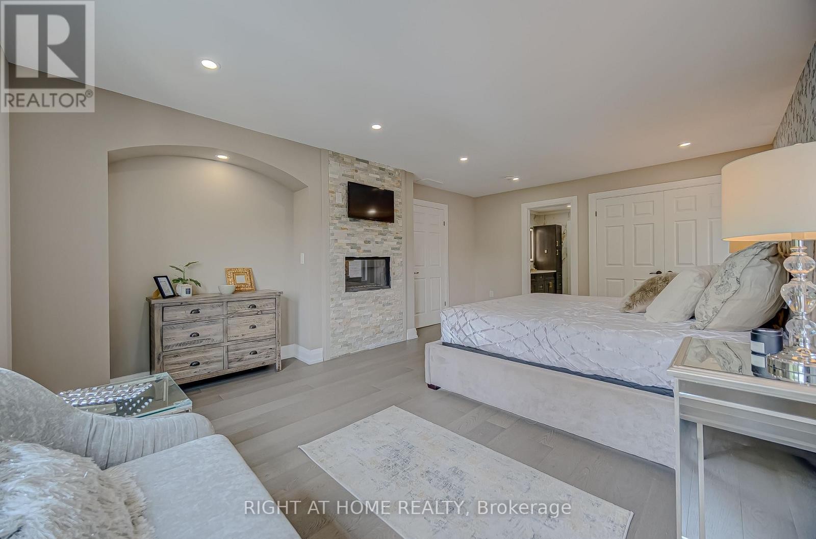 












1482 OLD FOREST ROAD

,
Pickering (Woodlands),




Ontario
L1V1N9

