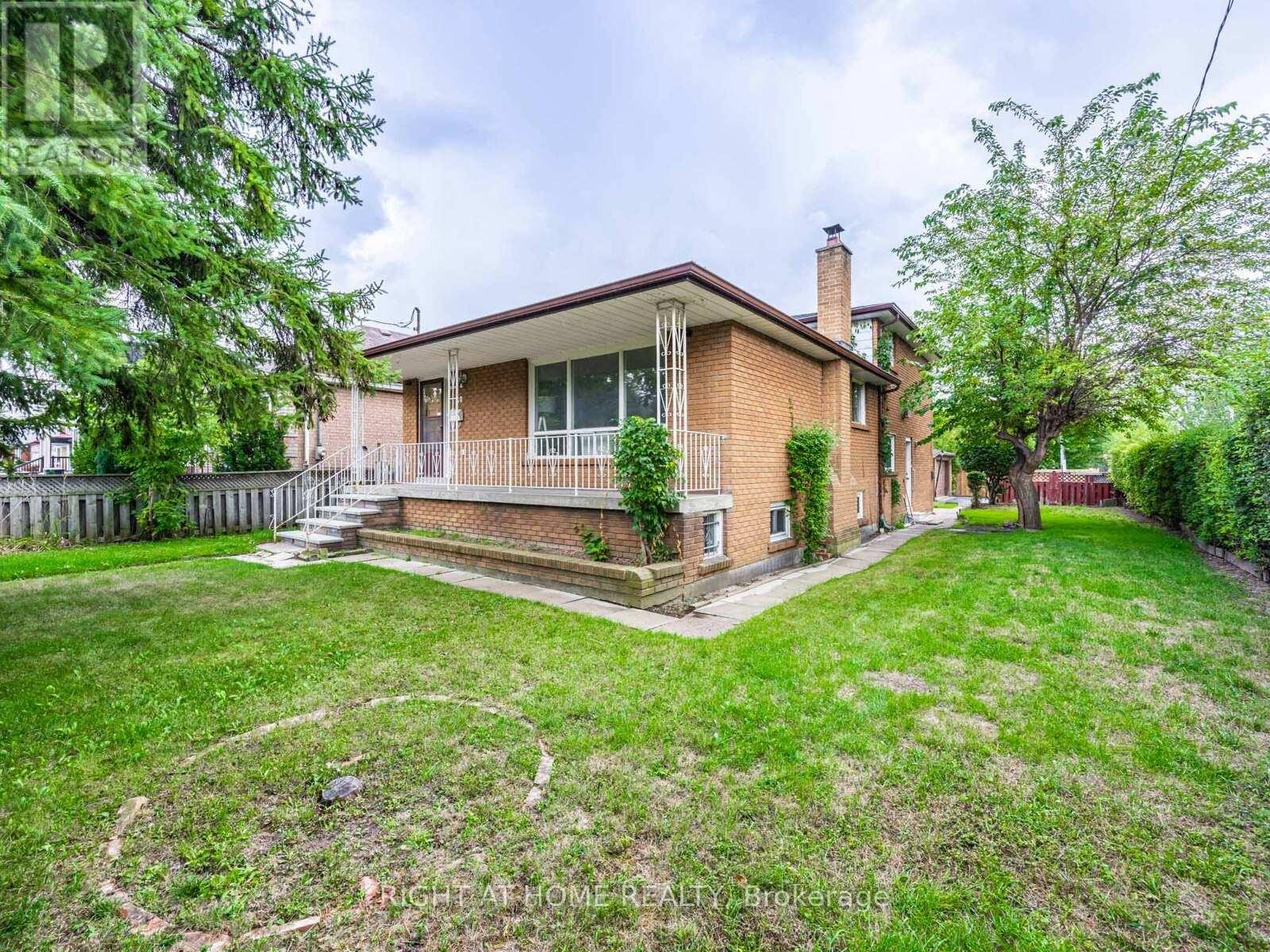 












30 HUNTINGTON AVENUE

,
Toronto (Kennedy Park),




Ontario
M1K4K7


