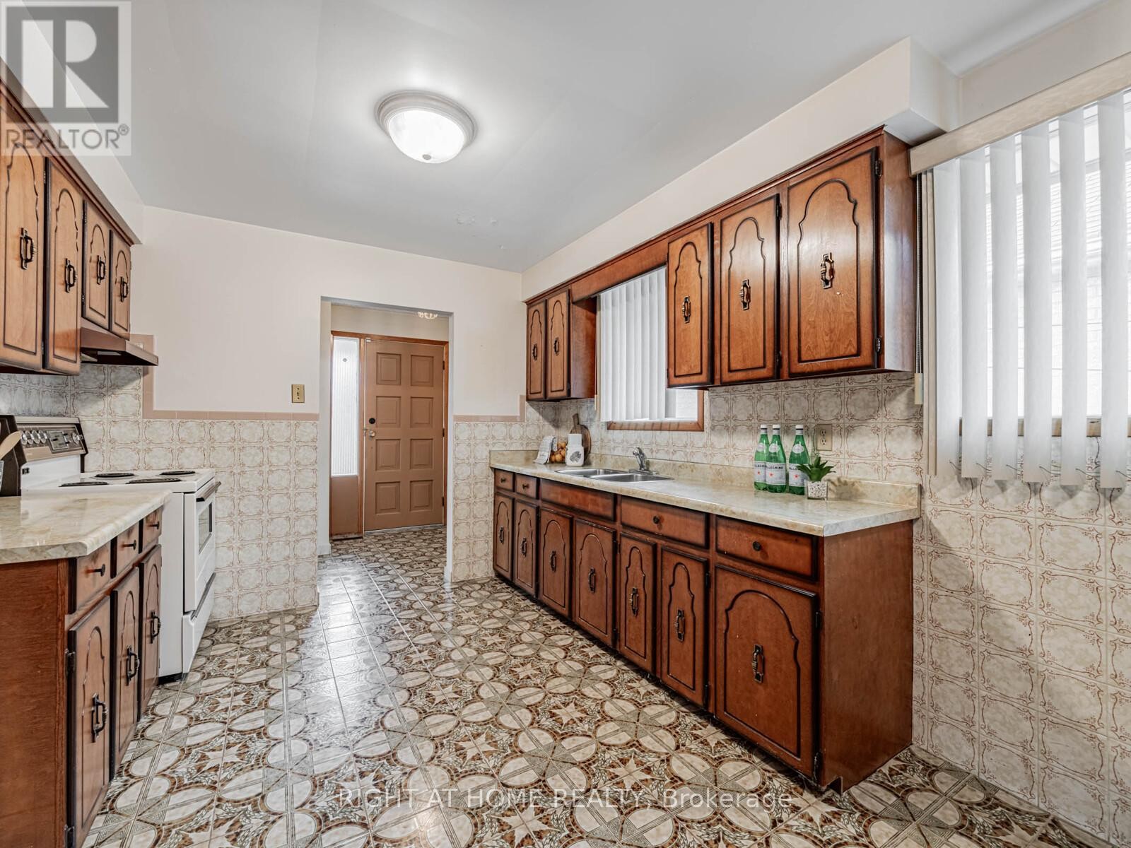 












30 HUNTINGTON AVENUE

,
Toronto (Kennedy Park),




Ontario
M1K4K7

