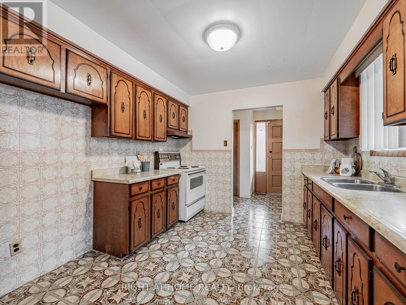 












30 HUNTINGTON AVENUE

,
Toronto (Kennedy Park),




Ontario
M1K4K7

