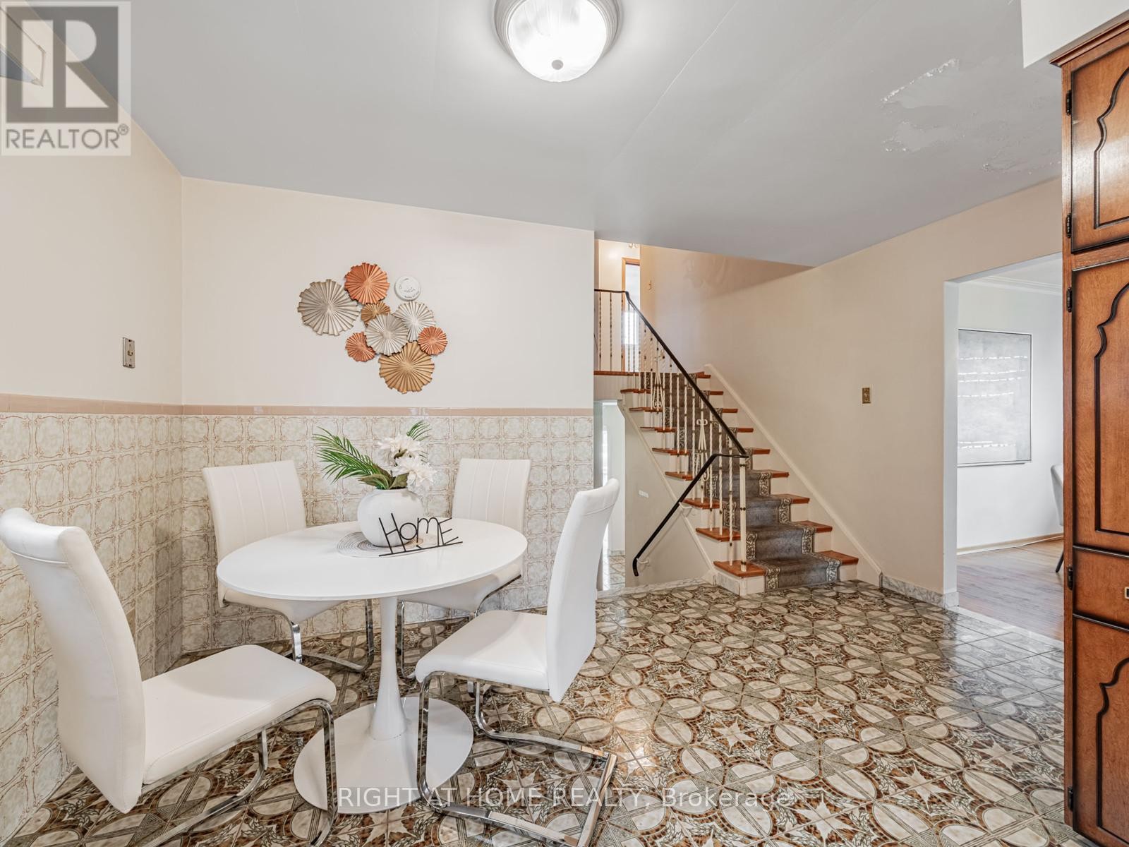 












30 HUNTINGTON AVENUE

,
Toronto (Kennedy Park),




Ontario
M1K4K7

