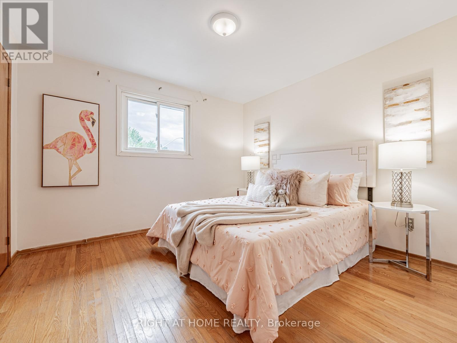 












30 HUNTINGTON AVENUE

,
Toronto (Kennedy Park),




Ontario
M1K4K7


