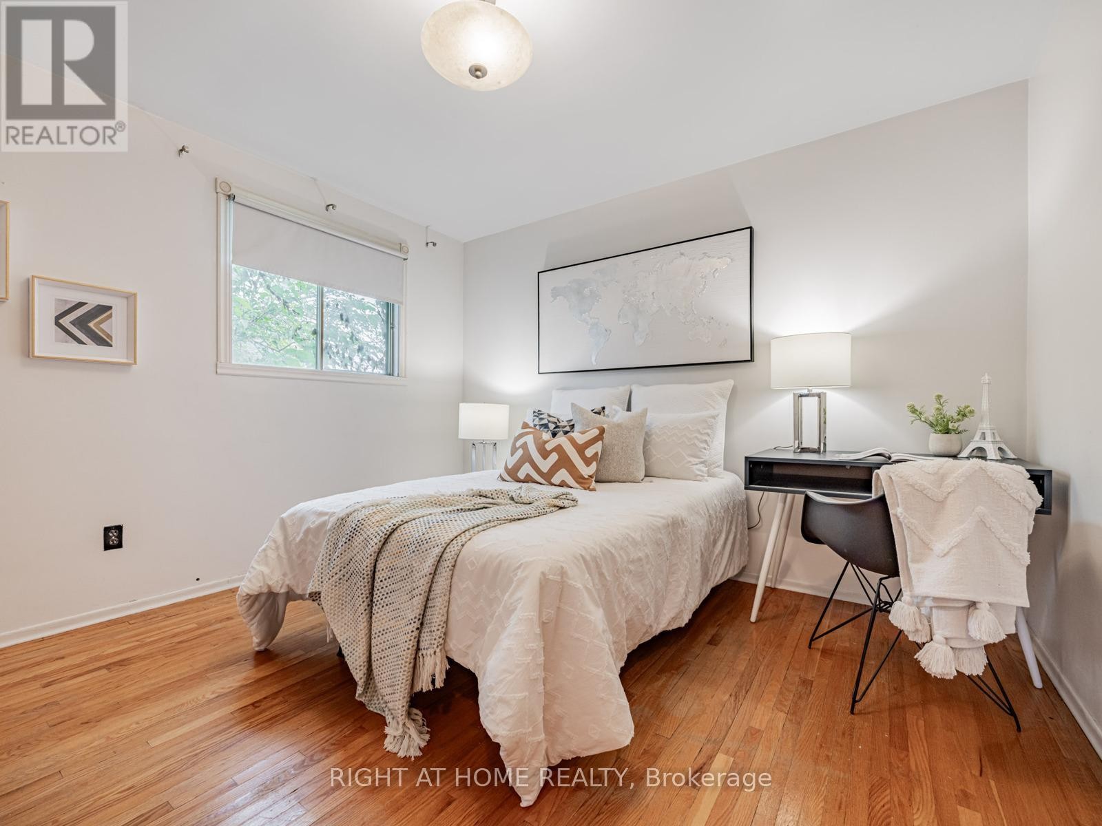 












30 HUNTINGTON AVENUE

,
Toronto (Kennedy Park),




Ontario
M1K4K7


