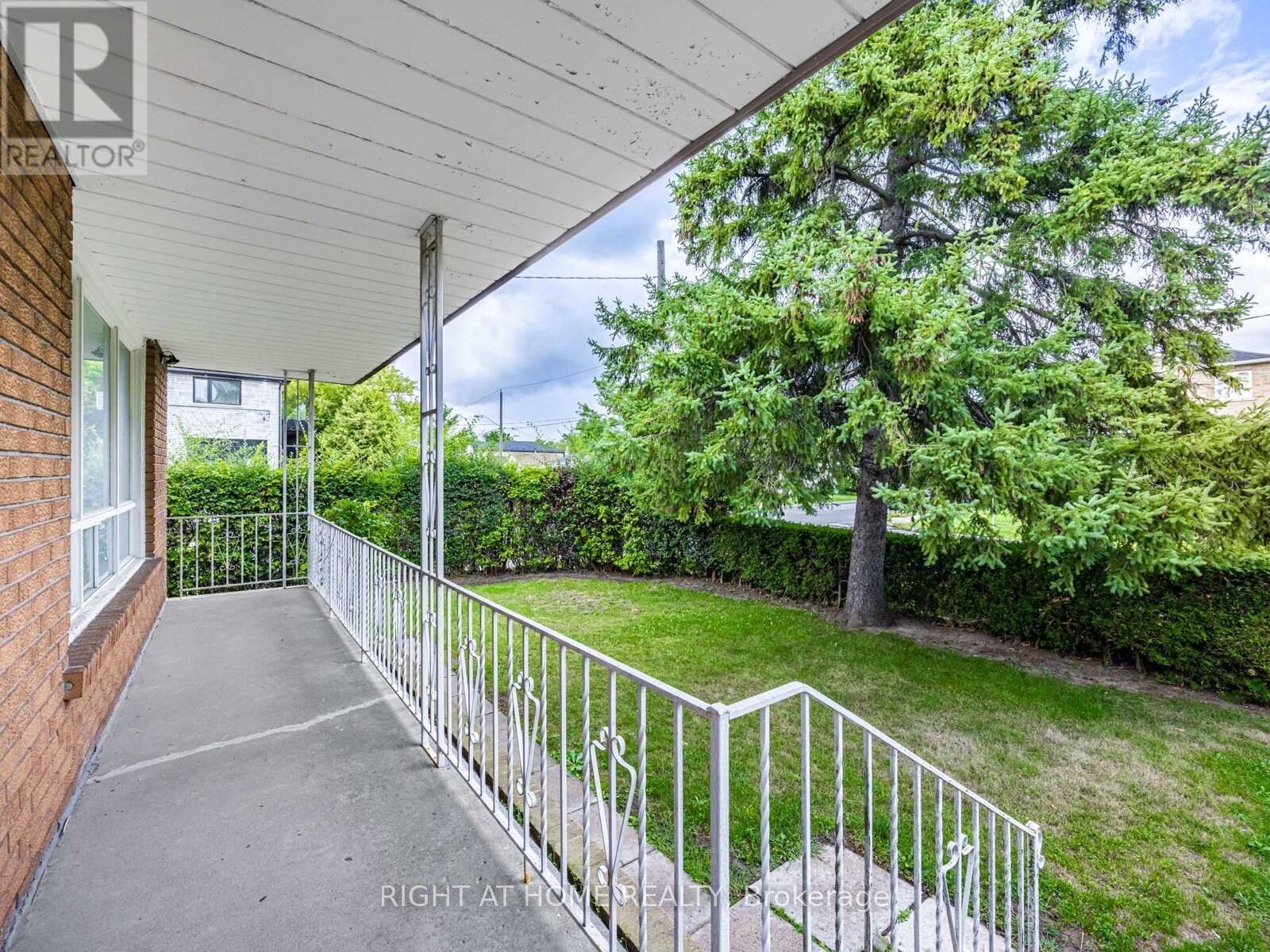 












30 HUNTINGTON AVENUE

,
Toronto (Kennedy Park),




Ontario
M1K4K7

