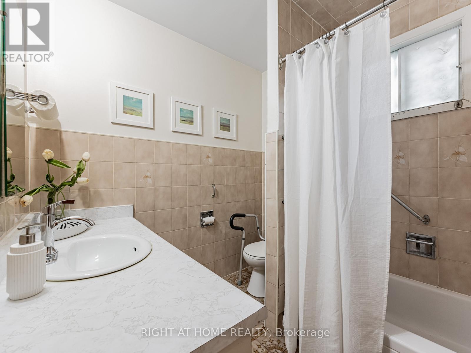 












30 HUNTINGTON AVENUE

,
Toronto (Kennedy Park),




Ontario
M1K4K7


