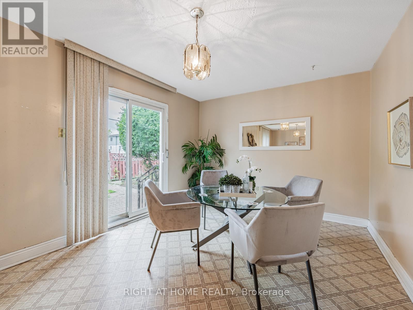 












30 HUNTINGTON AVENUE

,
Toronto (Kennedy Park),




Ontario
M1K4K7

