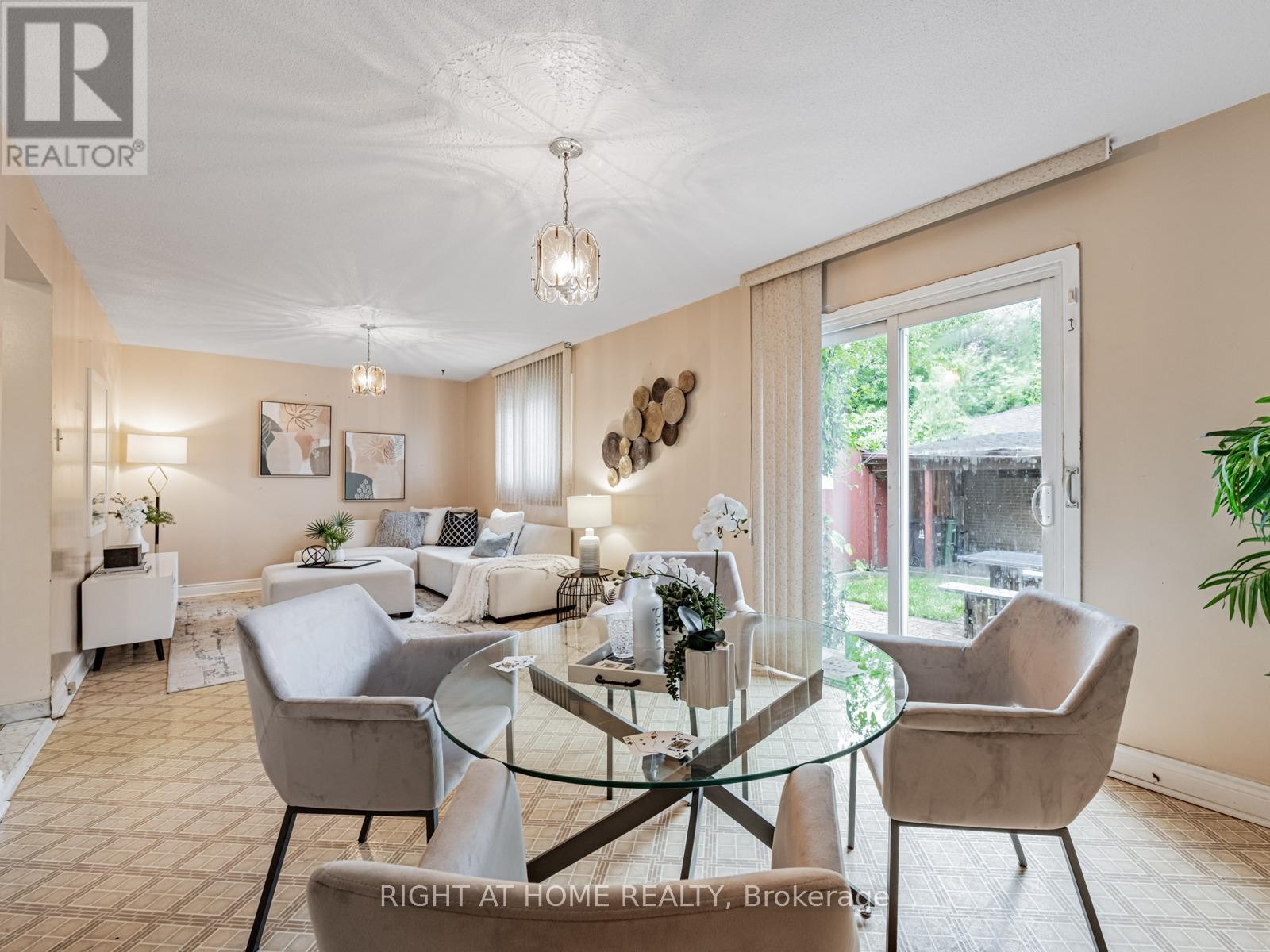 












30 HUNTINGTON AVENUE

,
Toronto (Kennedy Park),




Ontario
M1K4K7

