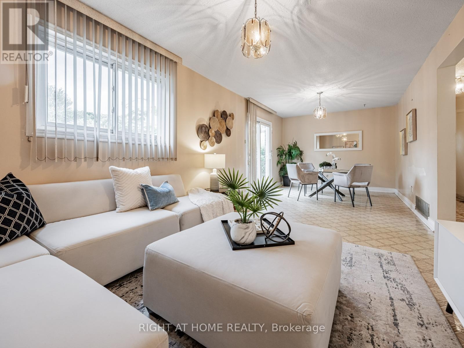 












30 HUNTINGTON AVENUE

,
Toronto (Kennedy Park),




Ontario
M1K4K7

