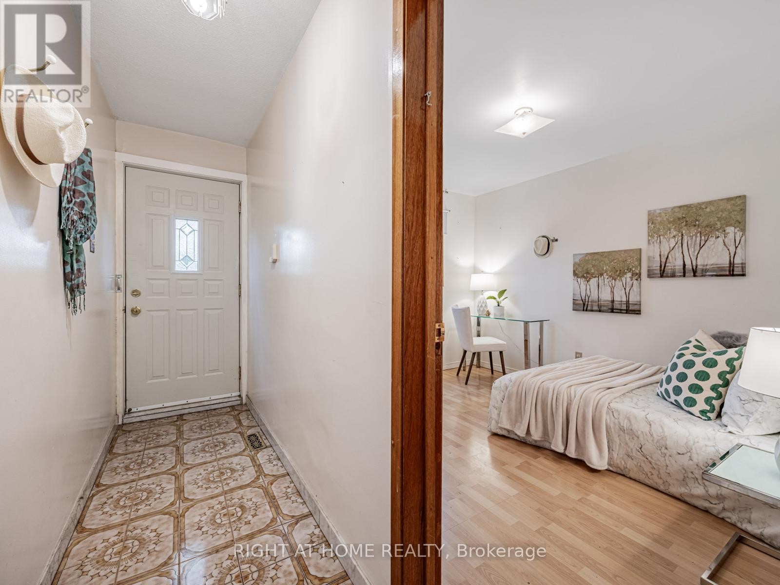 












30 HUNTINGTON AVENUE

,
Toronto (Kennedy Park),




Ontario
M1K4K7


