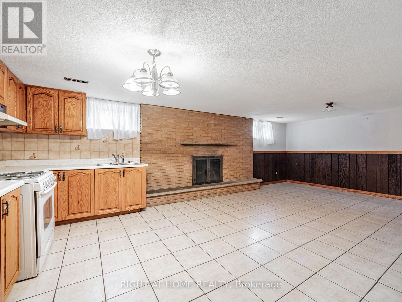 












30 HUNTINGTON AVENUE

,
Toronto (Kennedy Park),




Ontario
M1K4K7


