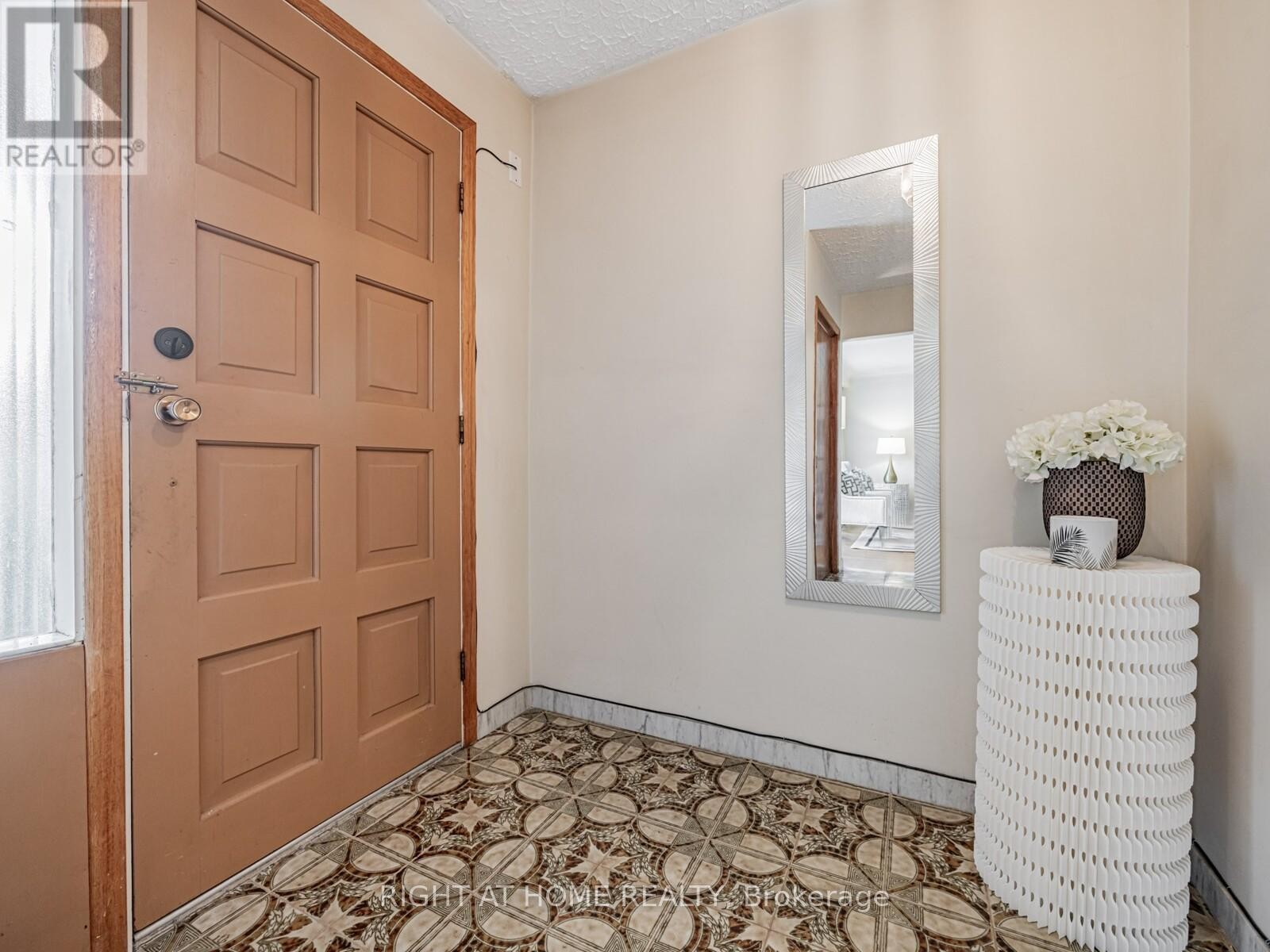 












30 HUNTINGTON AVENUE

,
Toronto (Kennedy Park),




Ontario
M1K4K7

