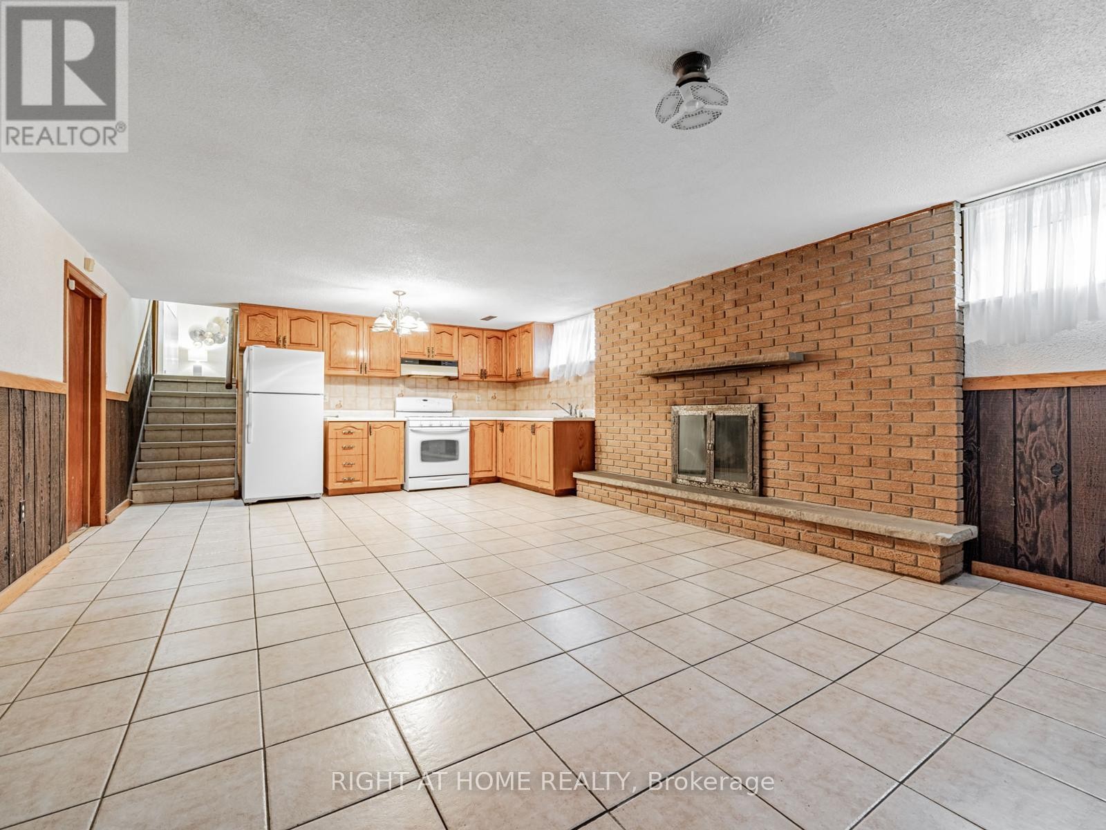 












30 HUNTINGTON AVENUE

,
Toronto (Kennedy Park),




Ontario
M1K4K7

