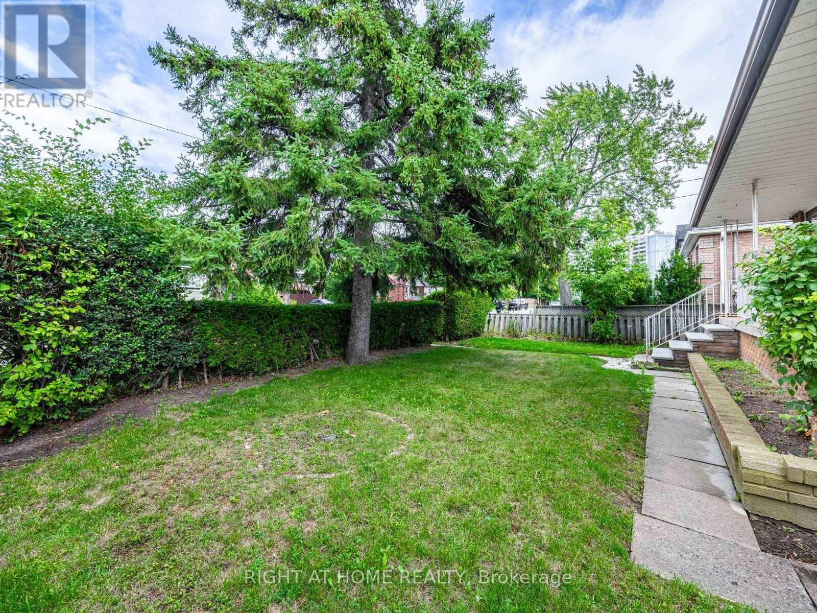 












30 HUNTINGTON AVENUE

,
Toronto (Kennedy Park),




Ontario
M1K4K7

