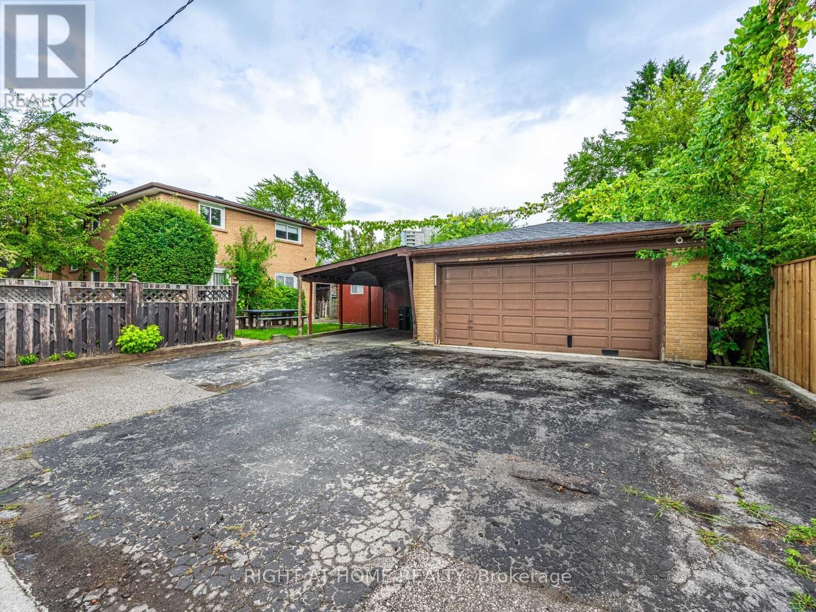 












30 HUNTINGTON AVENUE

,
Toronto (Kennedy Park),




Ontario
M1K4K7

