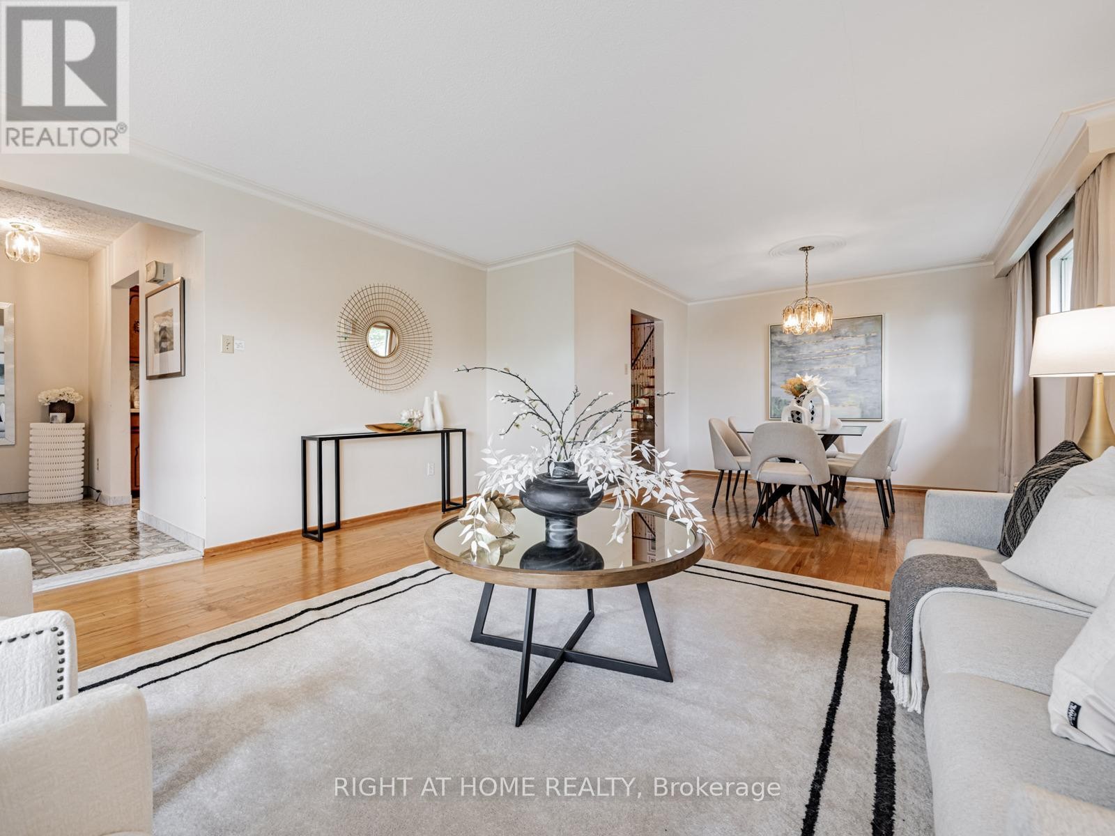 












30 HUNTINGTON AVENUE

,
Toronto (Kennedy Park),




Ontario
M1K4K7

