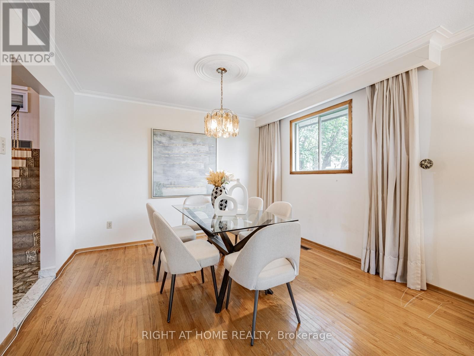 












30 HUNTINGTON AVENUE

,
Toronto (Kennedy Park),




Ontario
M1K4K7

