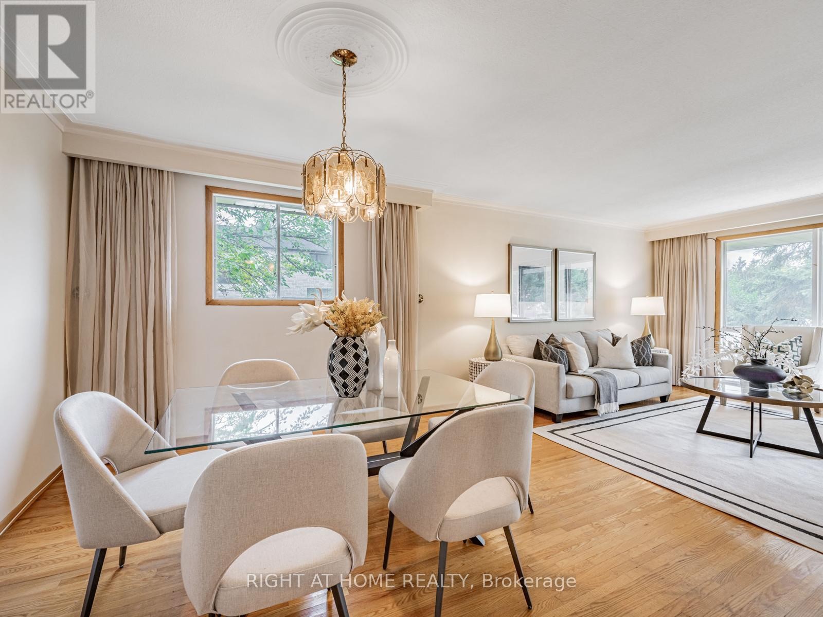 












30 HUNTINGTON AVENUE

,
Toronto (Kennedy Park),




Ontario
M1K4K7

