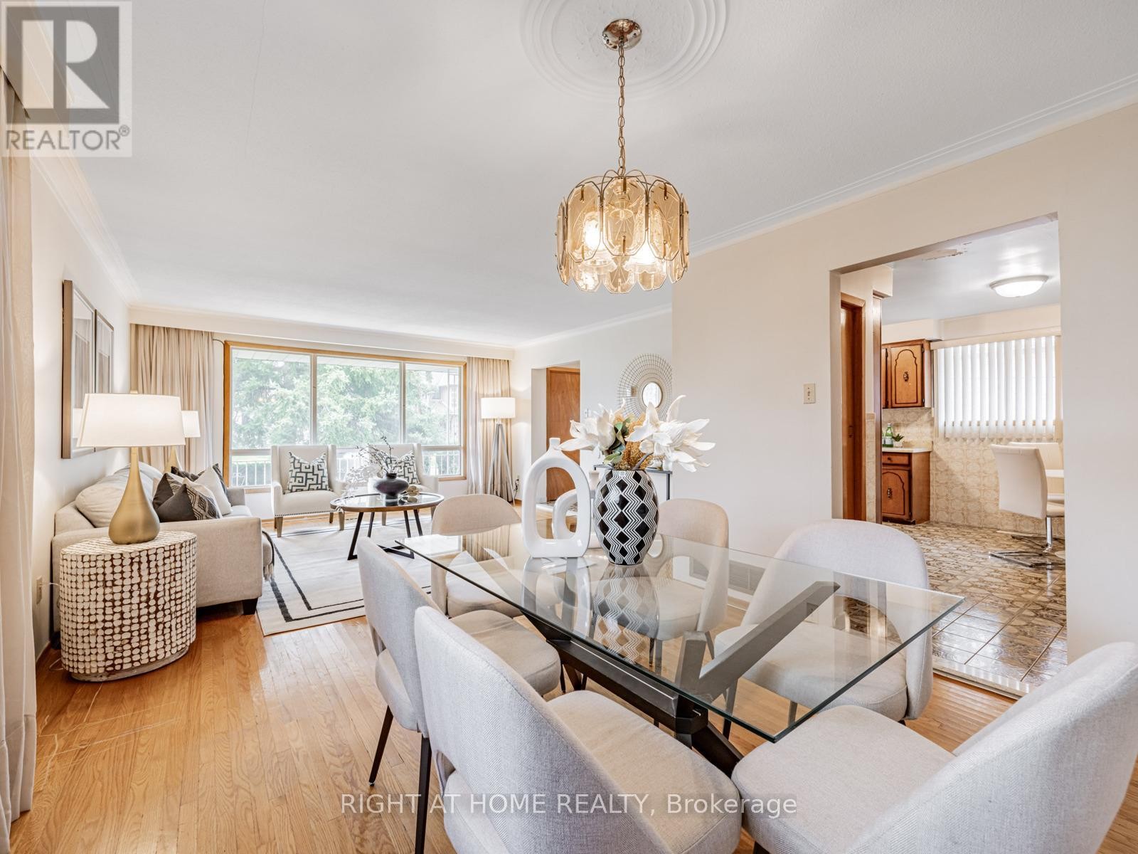 












30 HUNTINGTON AVENUE

,
Toronto (Kennedy Park),




Ontario
M1K4K7

