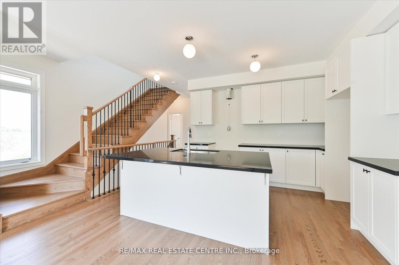 












2 CUNLIFFE LANE

,
Ajax (South East),




Ontario
L1S0H4

