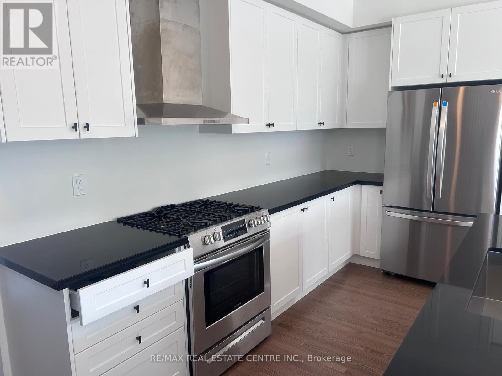 












2 CUNLIFFE LANE

,
Ajax (South East),




Ontario
L1S0H4

