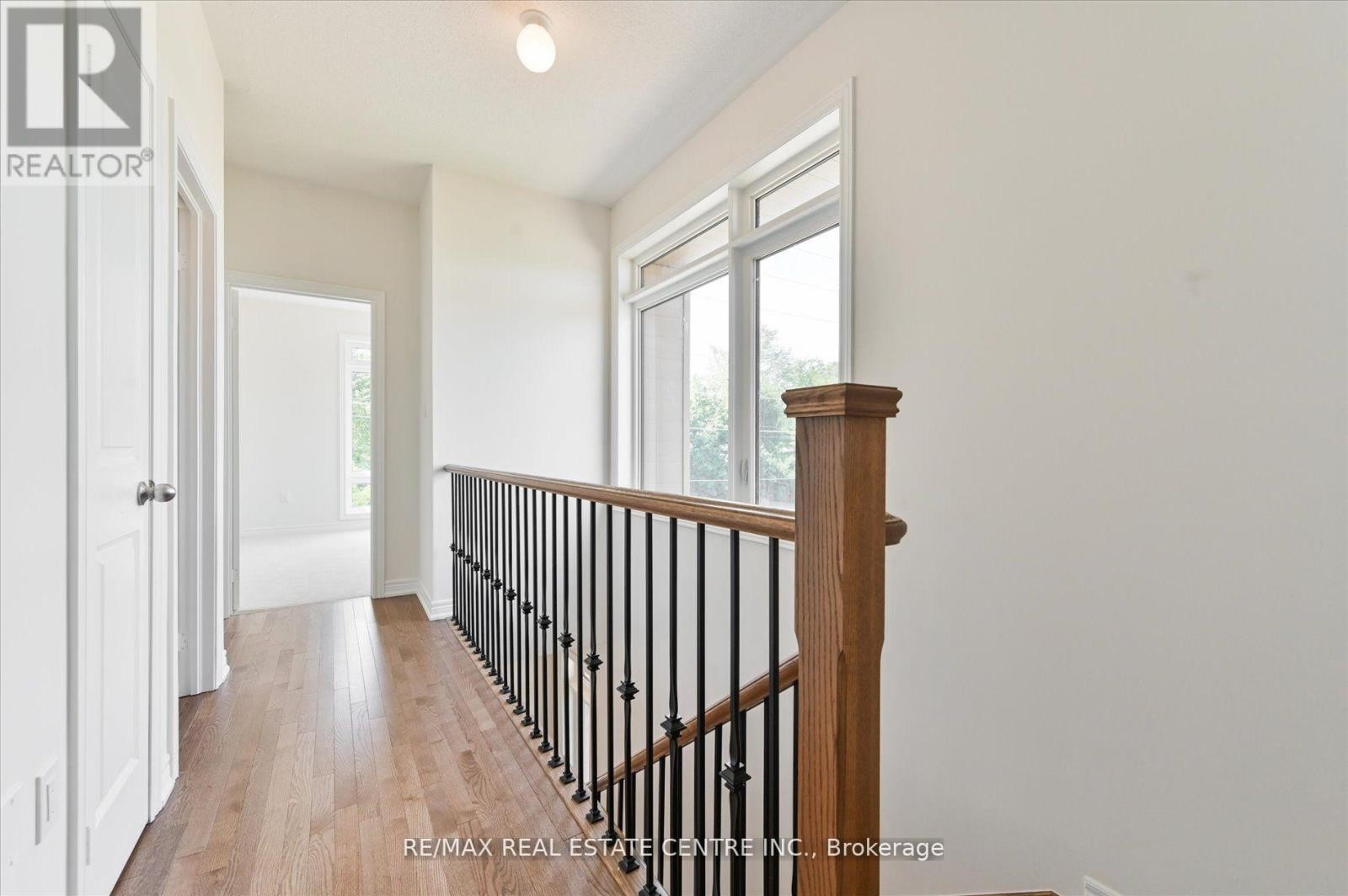 












2 CUNLIFFE LANE

,
Ajax (South East),




Ontario
L1S0H4

