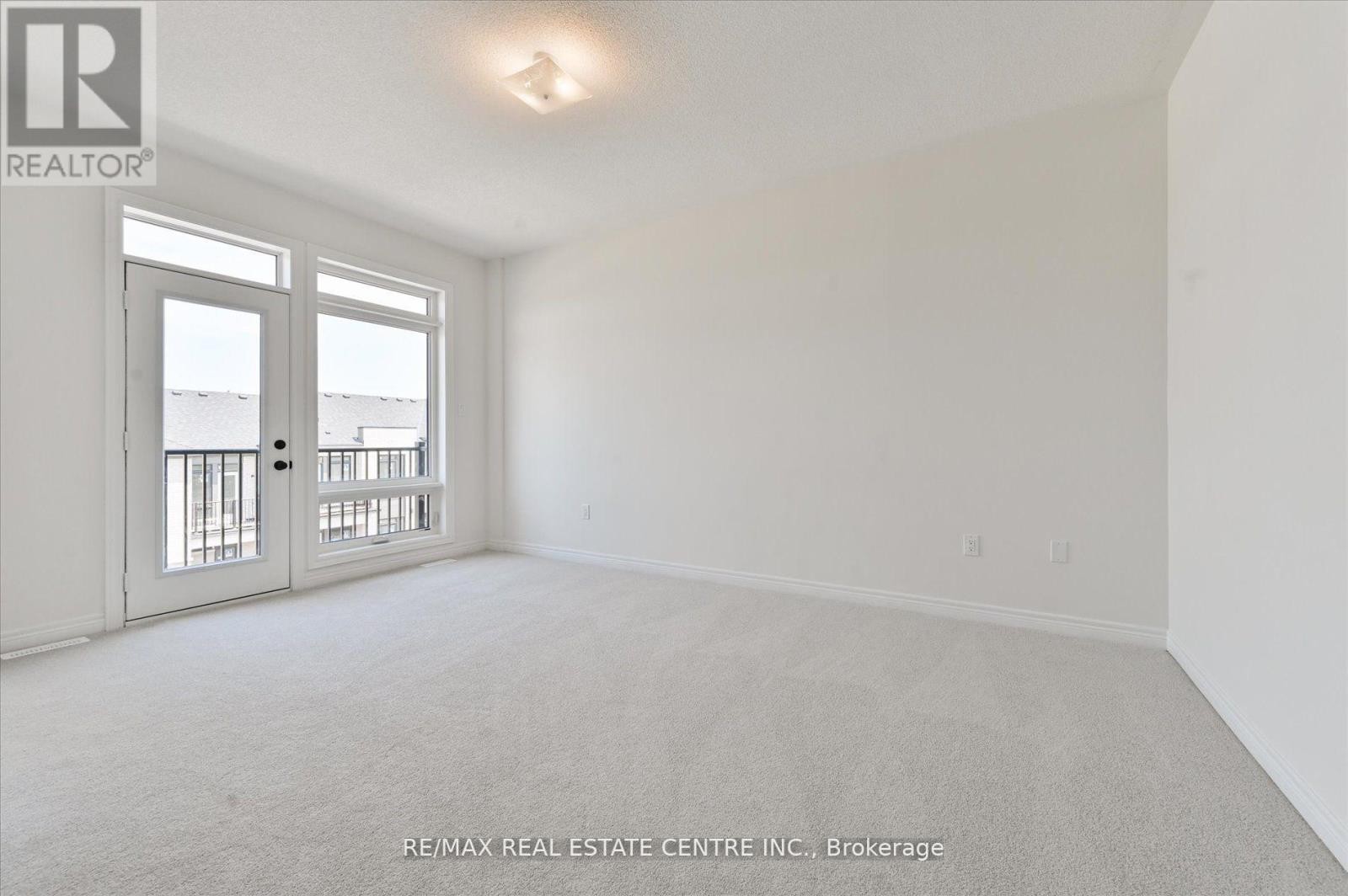 












2 CUNLIFFE LANE

,
Ajax (South East),




Ontario
L1S0H4

