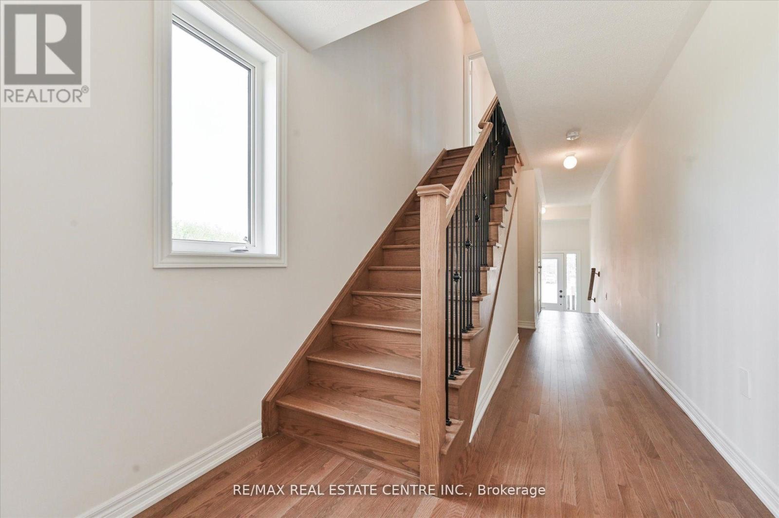 












2 CUNLIFFE LANE

,
Ajax (South East),




Ontario
L1S0H4

