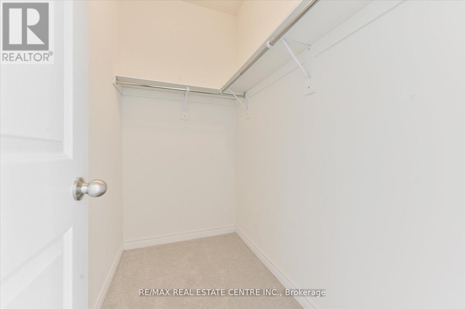 












2 CUNLIFFE LANE

,
Ajax (South East),




Ontario
L1S0H4

