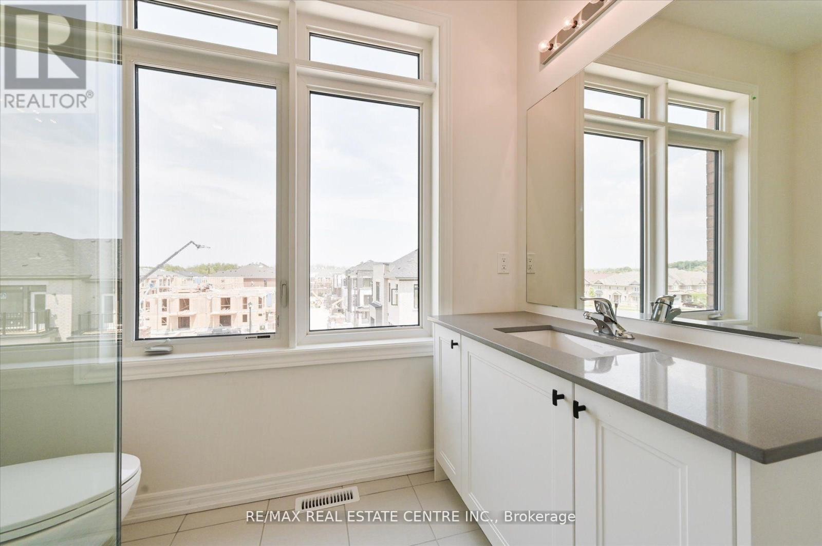 












2 CUNLIFFE LANE

,
Ajax (South East),




Ontario
L1S0H4

