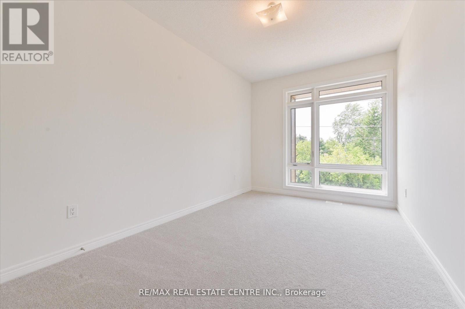 












2 CUNLIFFE LANE

,
Ajax (South East),




Ontario
L1S0H4

