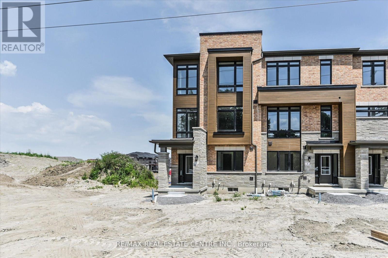 












2 CUNLIFFE LANE

,
Ajax (South East),




Ontario
L1S0H4

