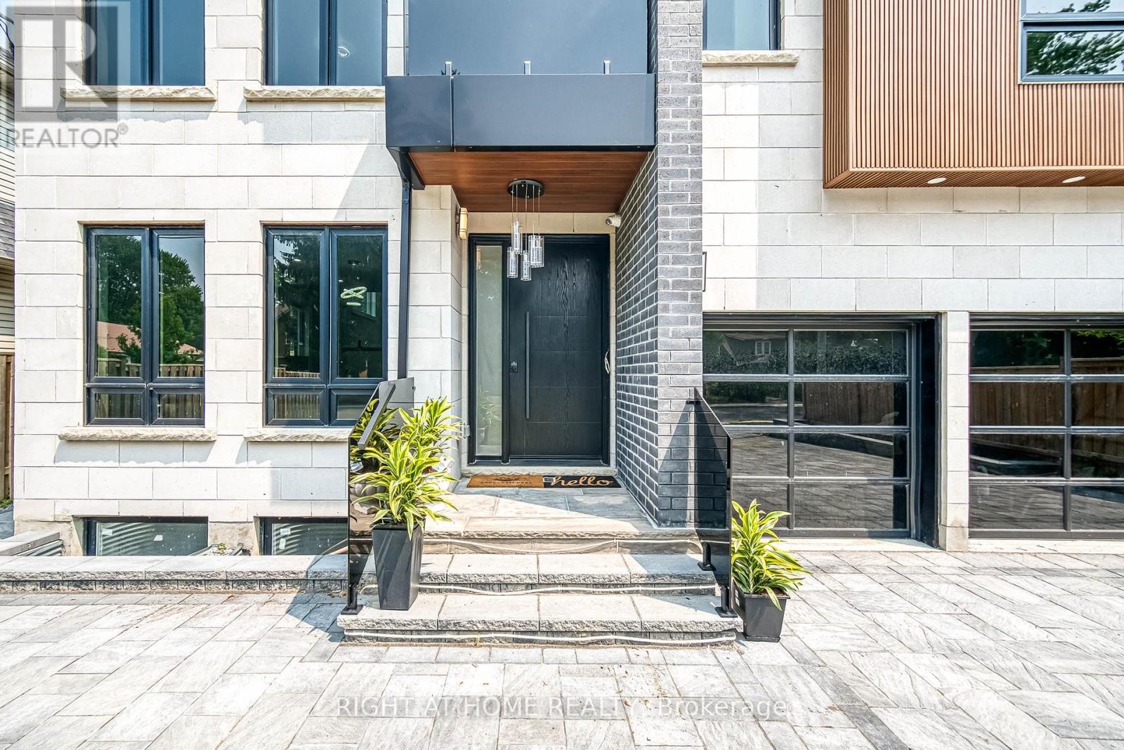 












203 SCARBORO CRESCENT

,
Toronto (Cliffcrest),




Ontario
M1M2J6


