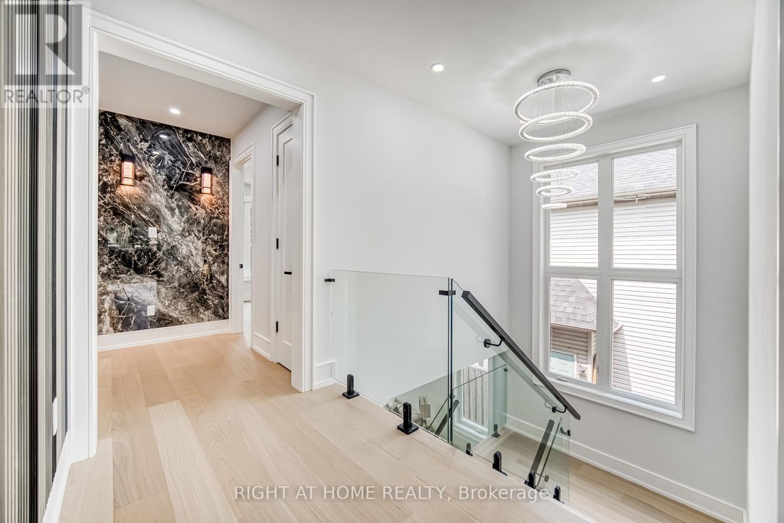 












203 SCARBORO CRESCENT

,
Toronto (Cliffcrest),




Ontario
M1M2J6

