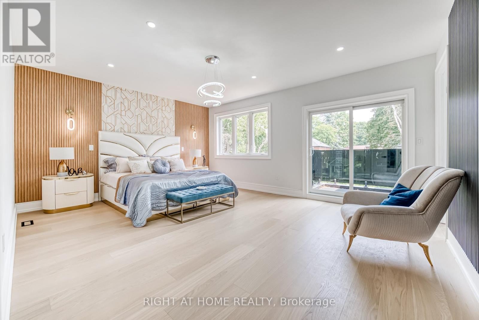 












203 SCARBORO CRESCENT

,
Toronto (Cliffcrest),




Ontario
M1M2J6

