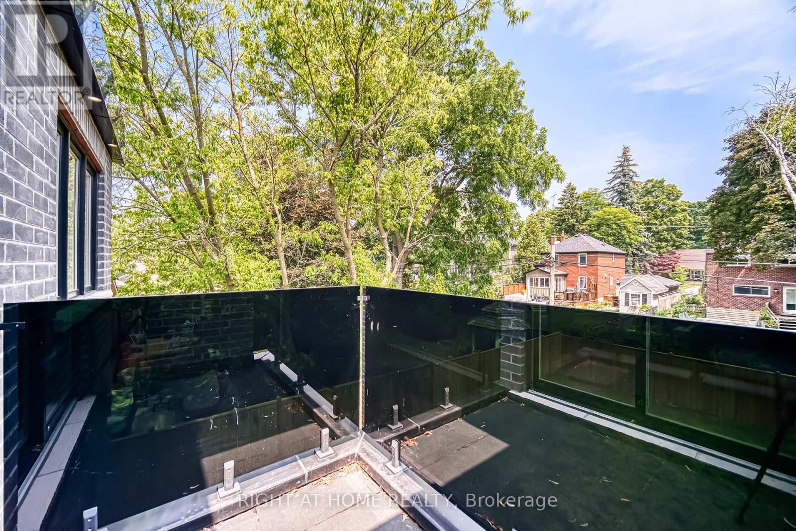 












203 SCARBORO CRESCENT

,
Toronto (Cliffcrest),




Ontario
M1M2J6

