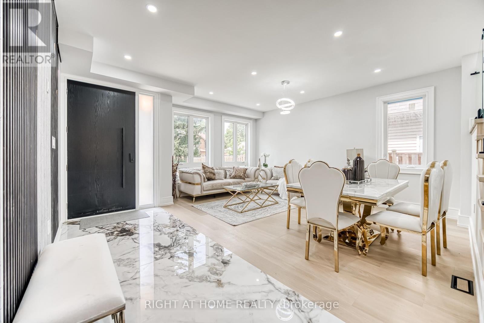 












203 SCARBORO CRESCENT

,
Toronto (Cliffcrest),




Ontario
M1M2J6

