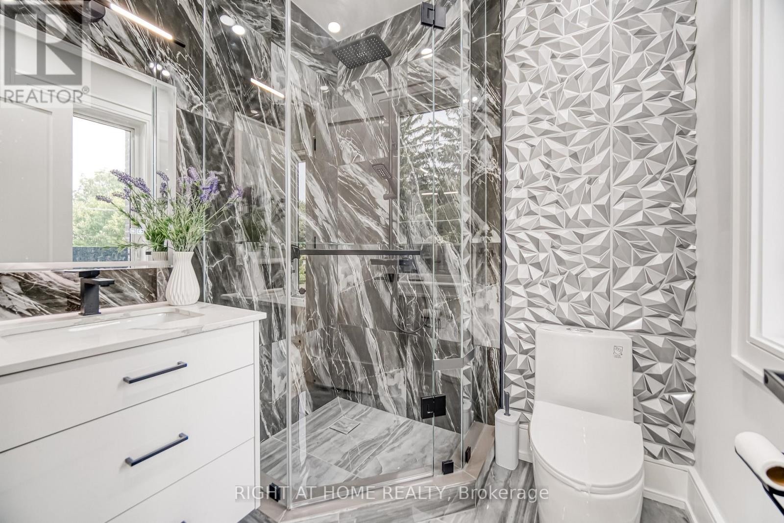 












203 SCARBORO CRESCENT

,
Toronto (Cliffcrest),




Ontario
M1M2J6

