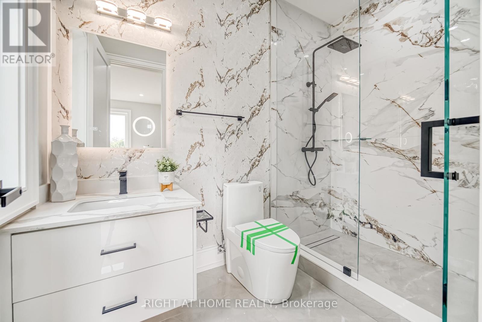 












203 SCARBORO CRESCENT

,
Toronto (Cliffcrest),




Ontario
M1M2J6

