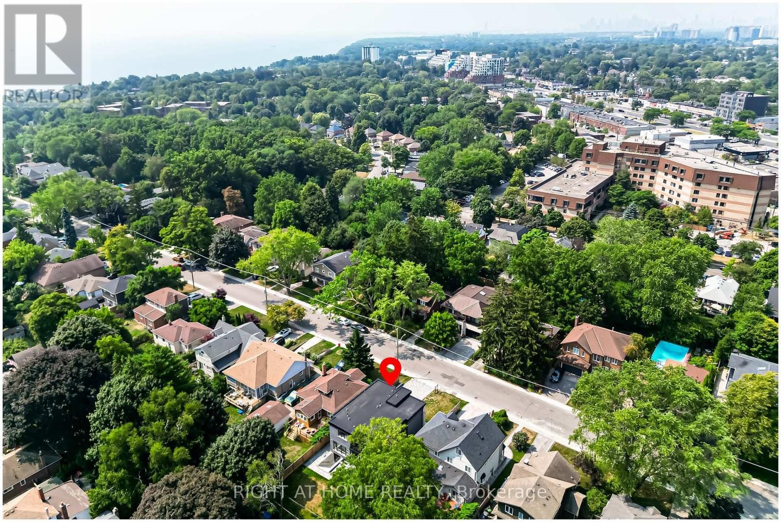 












203 SCARBORO CRESCENT

,
Toronto (Cliffcrest),




Ontario
M1M2J6

