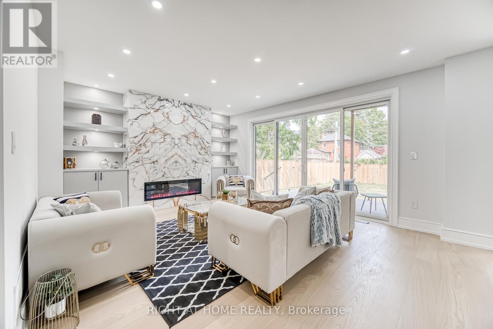 












203 SCARBORO CRESCENT

,
Toronto (Cliffcrest),




Ontario
M1M2J6

