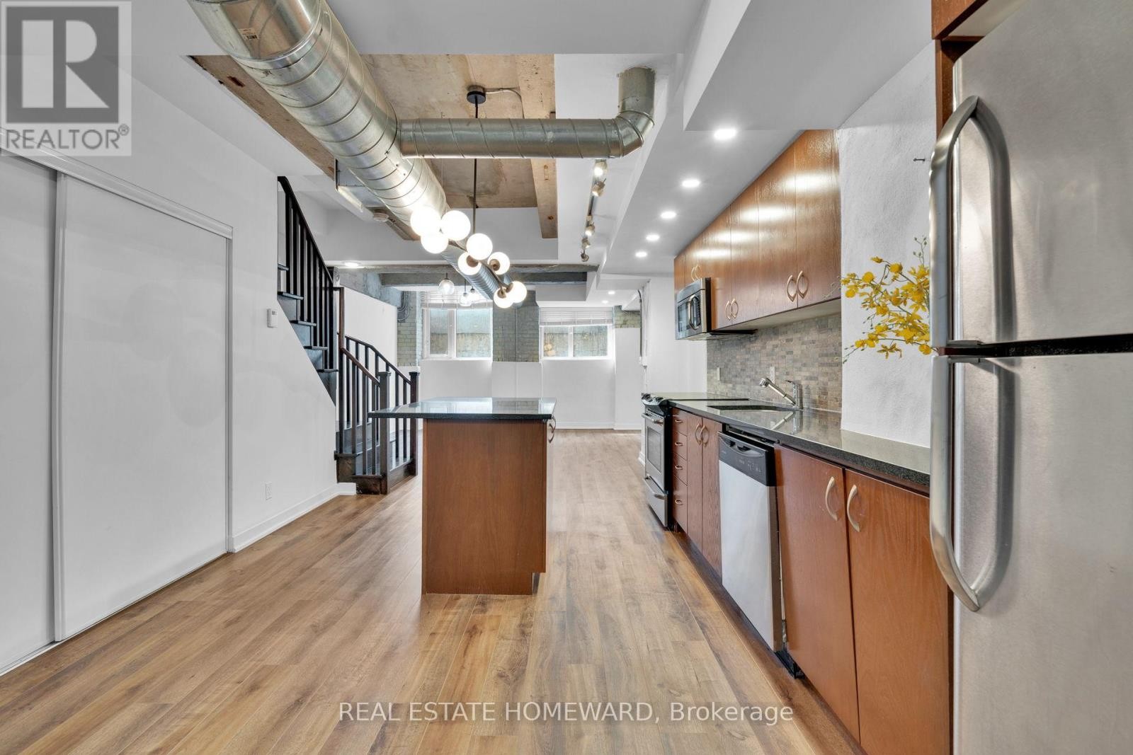 












128 - 201 CARLAW AVENUE

,
Toronto (South Riverdale),




Ontario
M4M2S3

