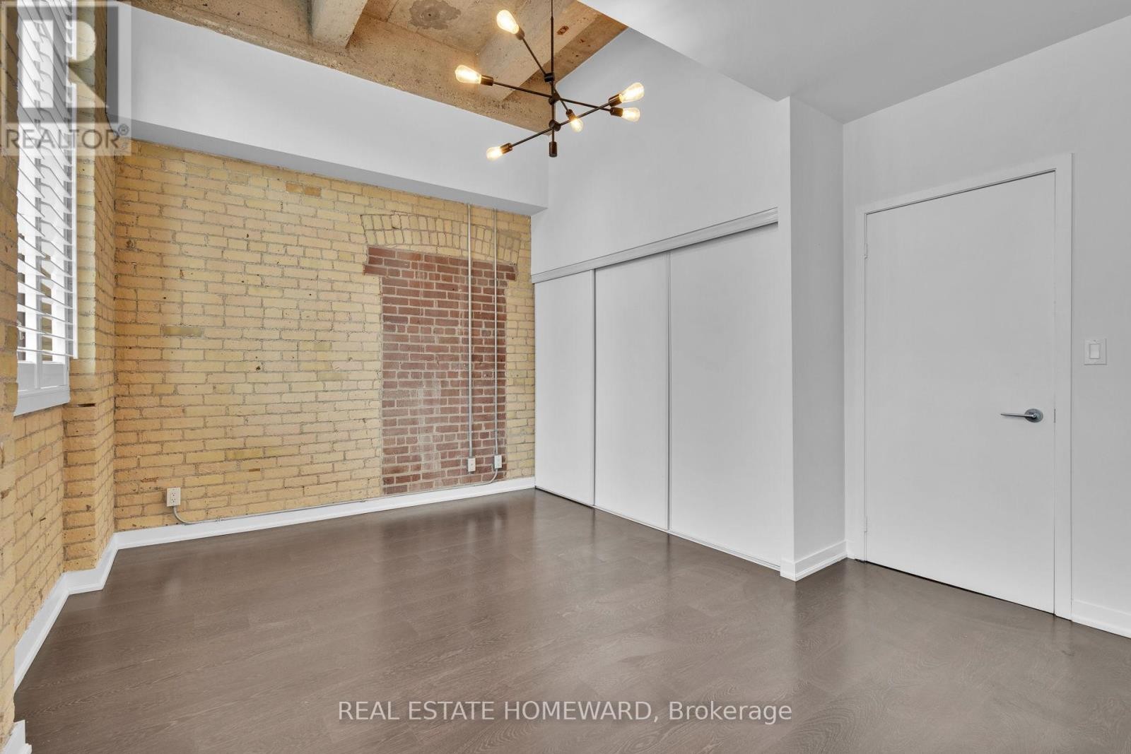 












128 - 201 CARLAW AVENUE

,
Toronto (South Riverdale),




Ontario
M4M2S3

