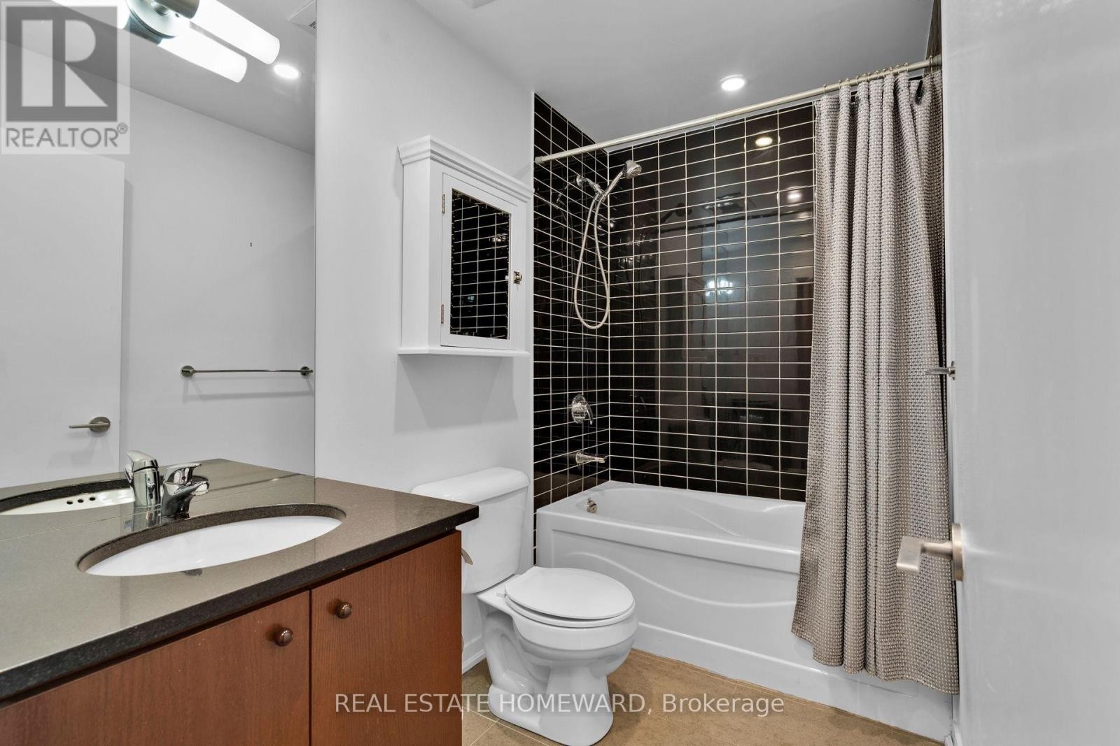 












128 - 201 CARLAW AVENUE

,
Toronto (South Riverdale),




Ontario
M4M2S3

