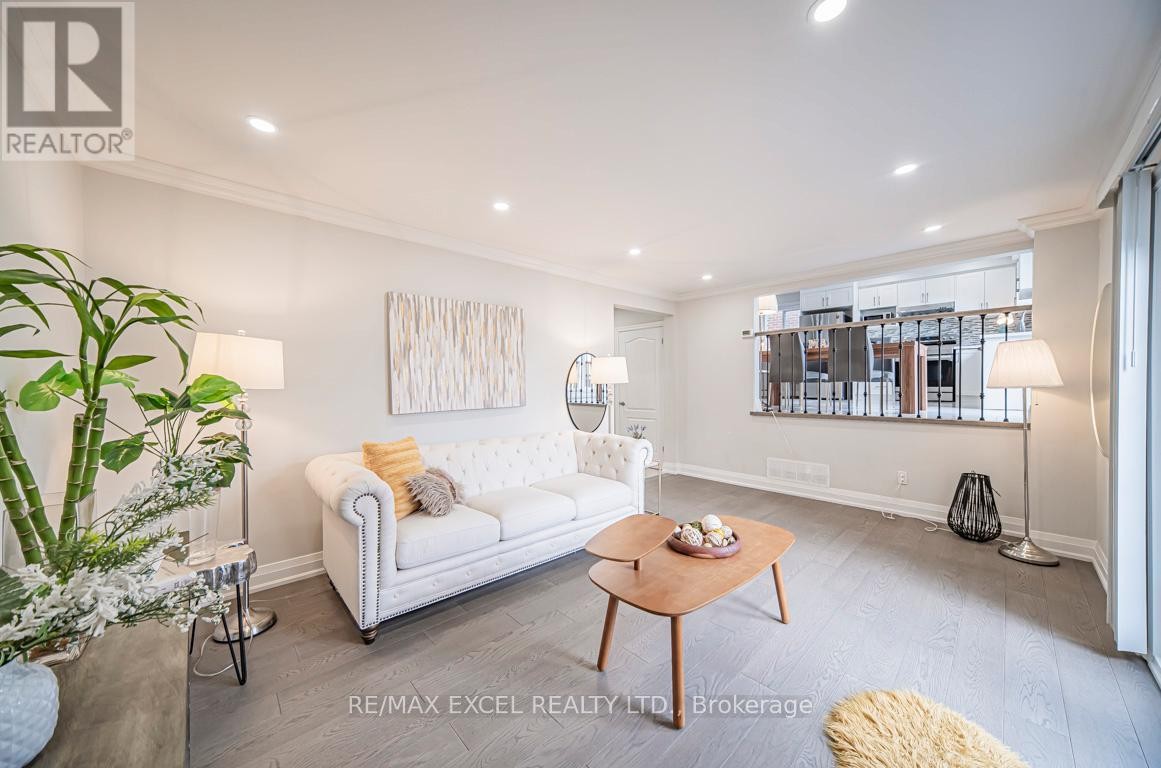 












106 ALEXMUIR BOULEVARD

,
Toronto (Agincourt North),




Ontario
M1V1H4

