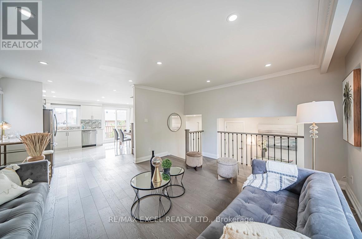 












106 ALEXMUIR BOULEVARD

,
Toronto (Agincourt North),




Ontario
M1V1H4

