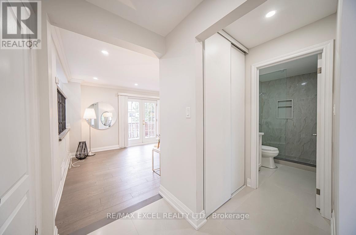 












106 ALEXMUIR BOULEVARD

,
Toronto (Agincourt North),




Ontario
M1V1H4

