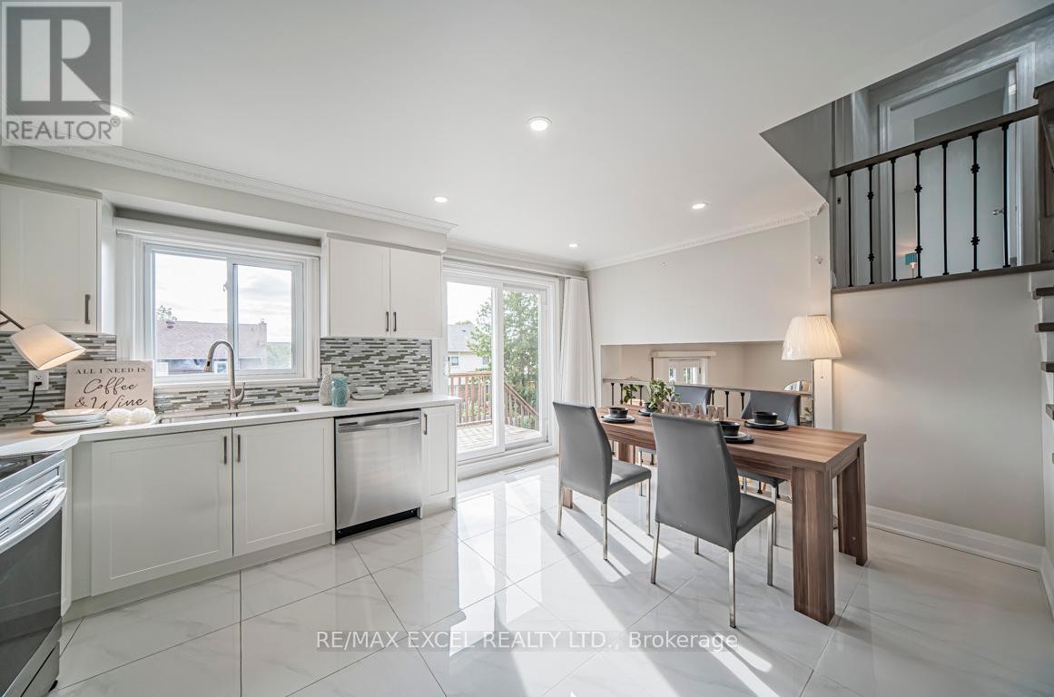 












106 ALEXMUIR BOULEVARD

,
Toronto (Agincourt North),




Ontario
M1V1H4

