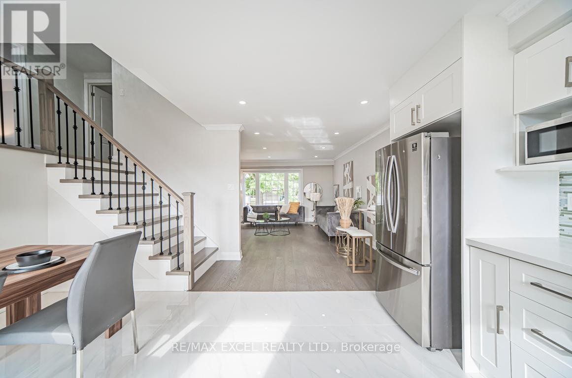 












106 ALEXMUIR BOULEVARD

,
Toronto (Agincourt North),




Ontario
M1V1H4

