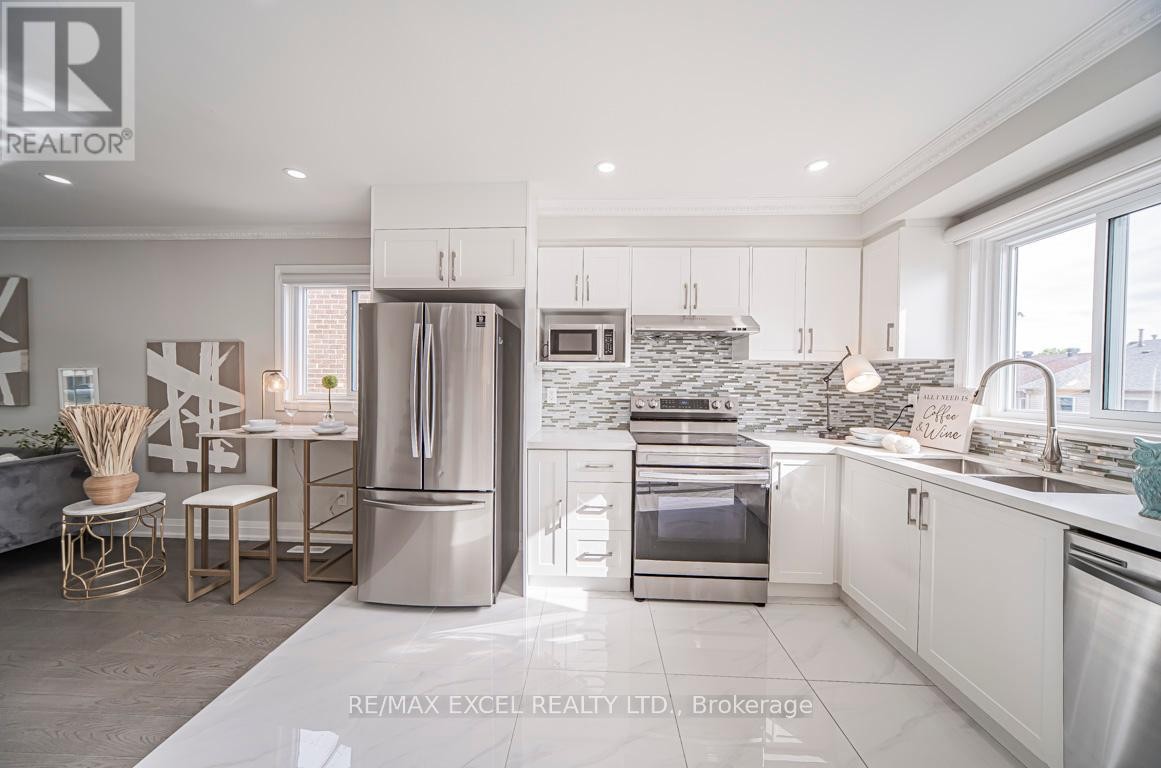 












106 ALEXMUIR BOULEVARD

,
Toronto (Agincourt North),




Ontario
M1V1H4


