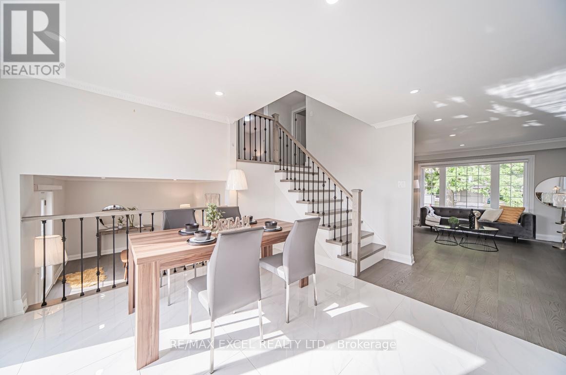 












106 ALEXMUIR BOULEVARD

,
Toronto (Agincourt North),




Ontario
M1V1H4

